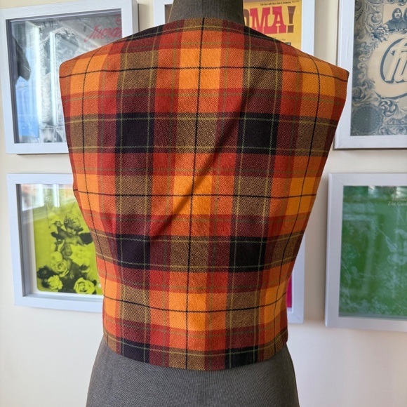 Vintage 70s Tartan Plaid wool vest in autumn tones (orange, rust, burgundy, blac - Picture 2 of 8